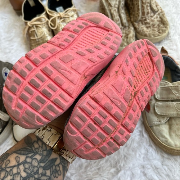 7 Baby Toddler Shoes Hunter Nike Toms Children's Place Crazy 8 Converse Sz 7 - Picture 13 of 16